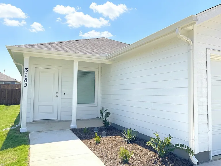 3185 Campeiro Ave — Photo 2