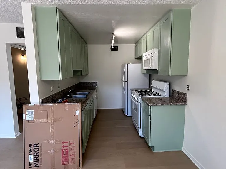 4108 Whitsett Ave — Photo 32