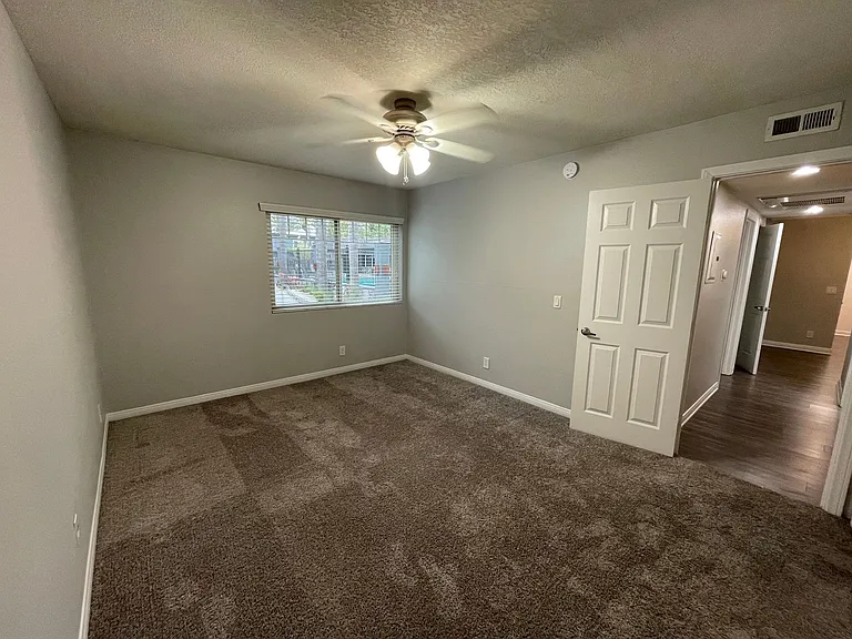 Park Plaza Apartments — Photo 76