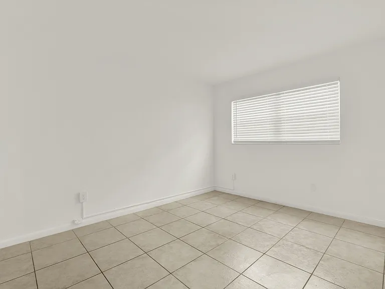 340 Madeira Ave #2 — Photo 9