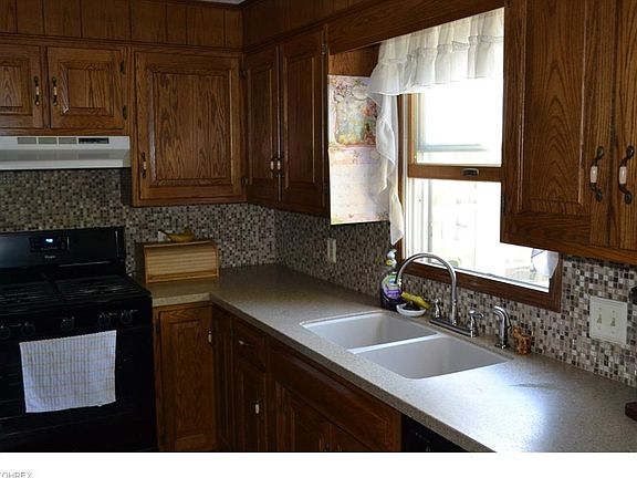 4th image of 1634 Rolland Ave NE