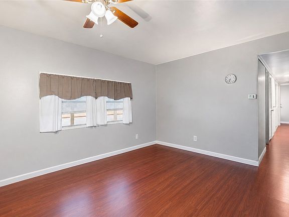 5th image of 136 Lambert Ln