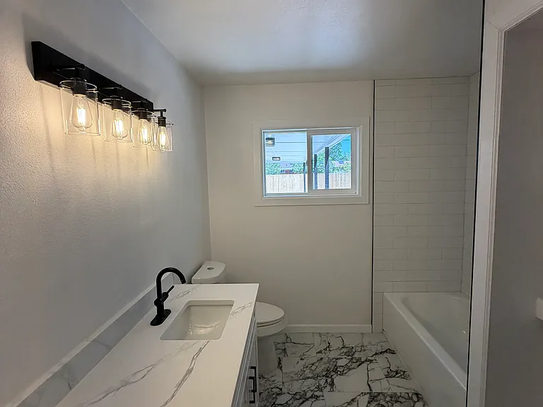 1717 S Washington Ave — Photo 13