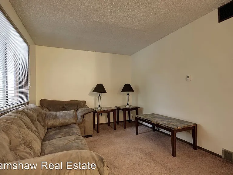 1105 W Main St — Photo 4