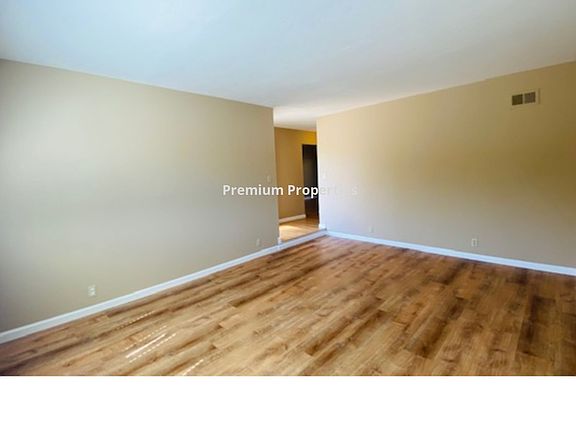5th image of 504 Roanoke Dr