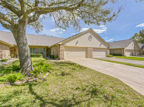 911 Woodfern Glen Ln, Pearland, TX 77584
