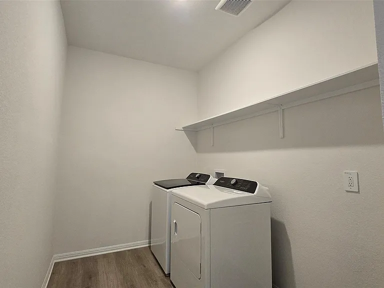 122 Holmby Dr — Photo 22