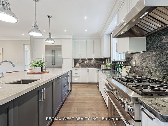 5th image of 18 Windy Ridge Dr