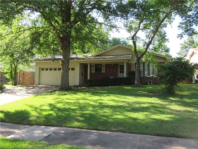 1st image of 613 Hyde Park Pl