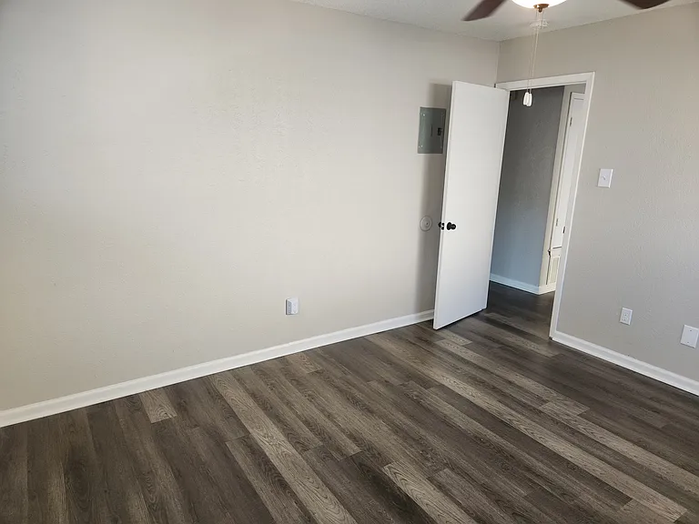 River Oaks Apartments — Photo 45
