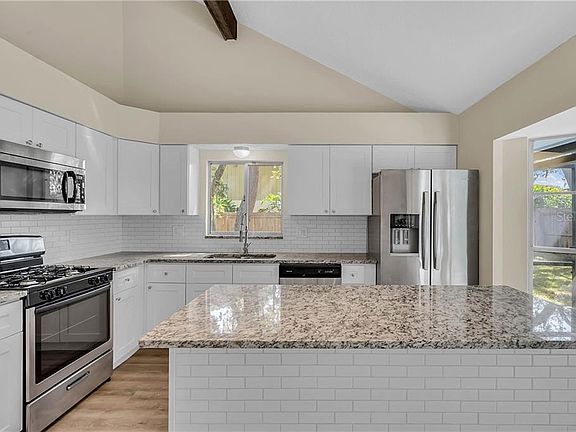 4th image of 1421 Fairway Oaks Dr