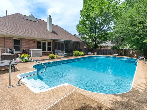 8934 Forest Breeze Dr, Cordova, TN 38018