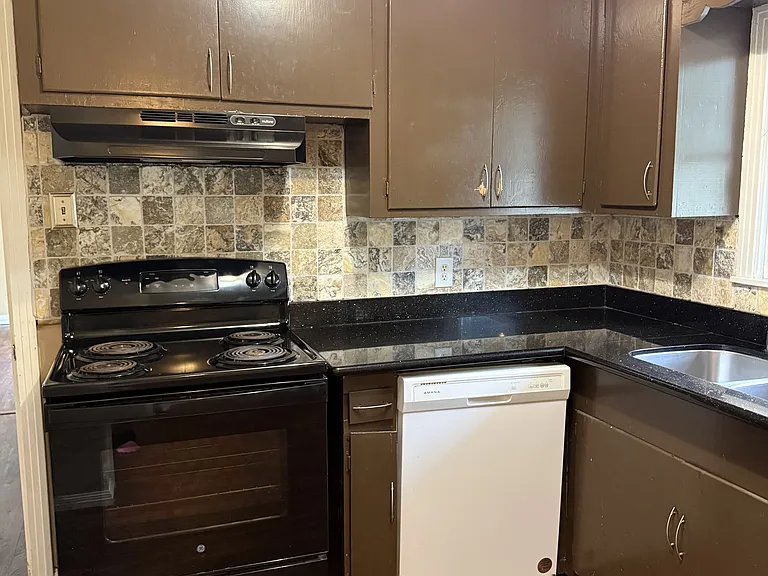 3825 Hyde Park Row — Photo 6