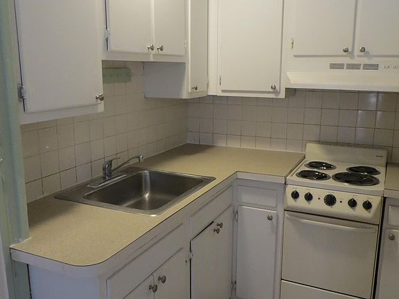 3rd image of 315 NW 19th Ln APT 3