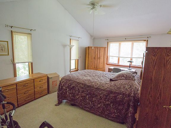 2nd floor bedroom