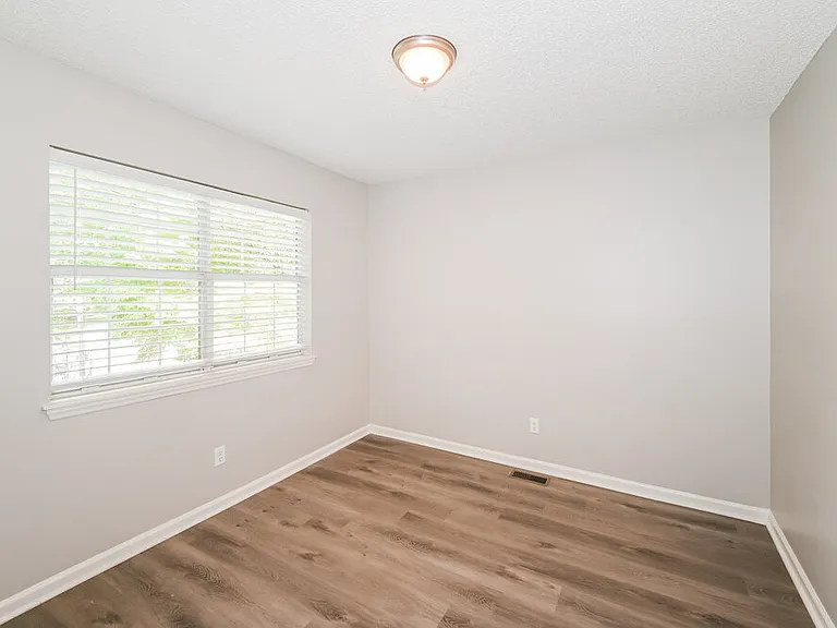 100 Bath Cir — Photo 15