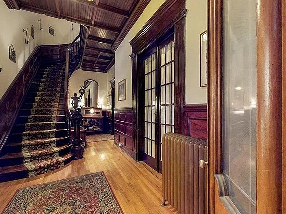 Entrance way to apartment 1