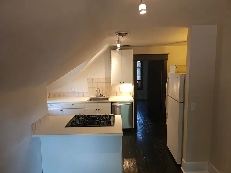 318-320 W Myrtle St — Photo 4