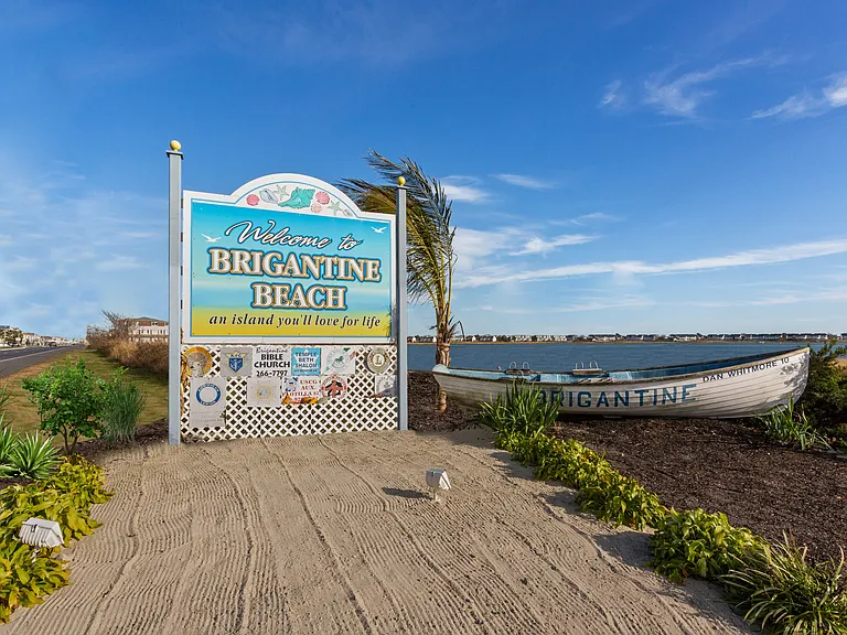 606 W Beach Ave — Photo 58