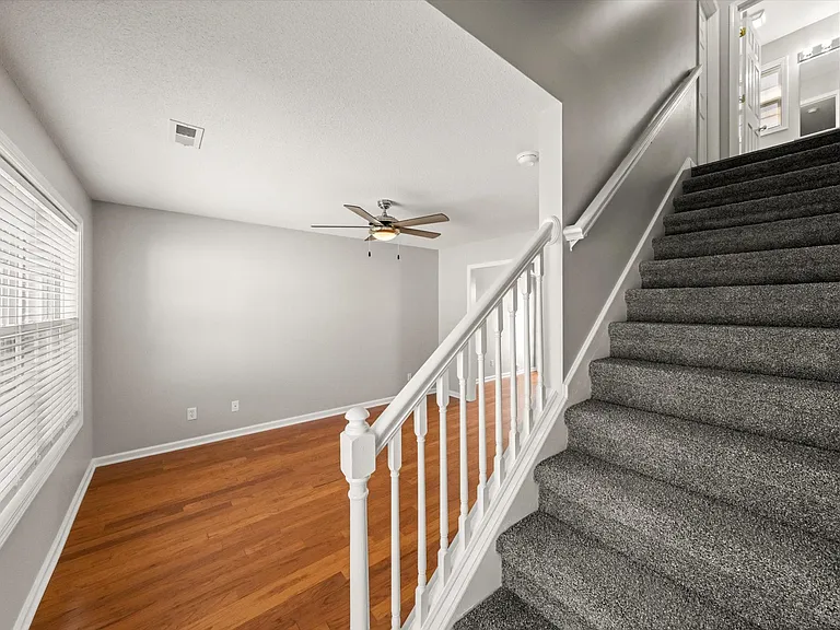 905 Hazelbrook Way — Photo 6