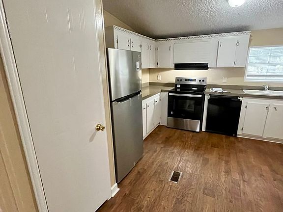 2nd image of 121 Annie Mae Dr