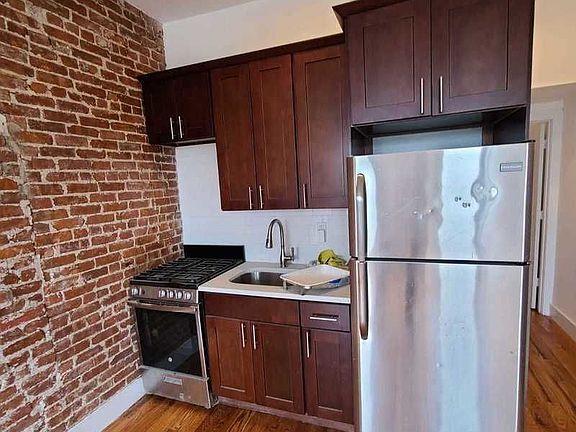 4th image of 229 Bainbridge St #3FF