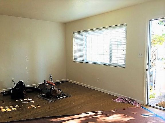 4th image of 4976 Saratoga Ave