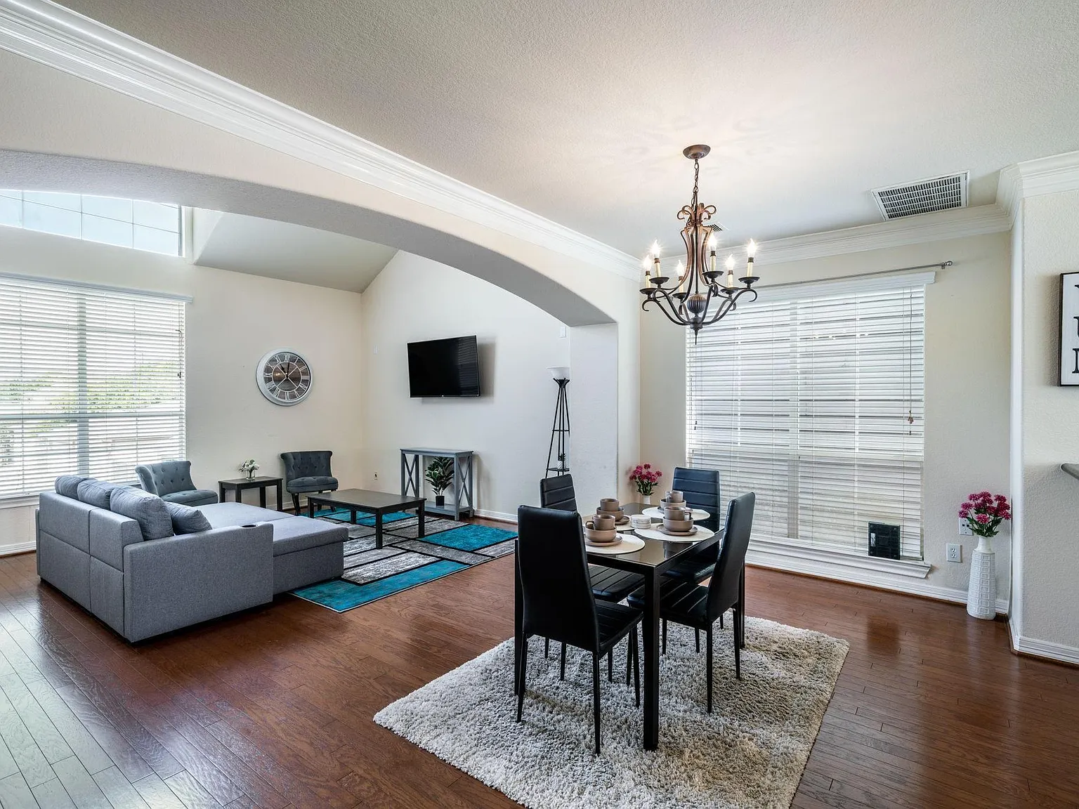 3 bed, 2.5 bath, 1822 sqft, $2,295 — Photo 2