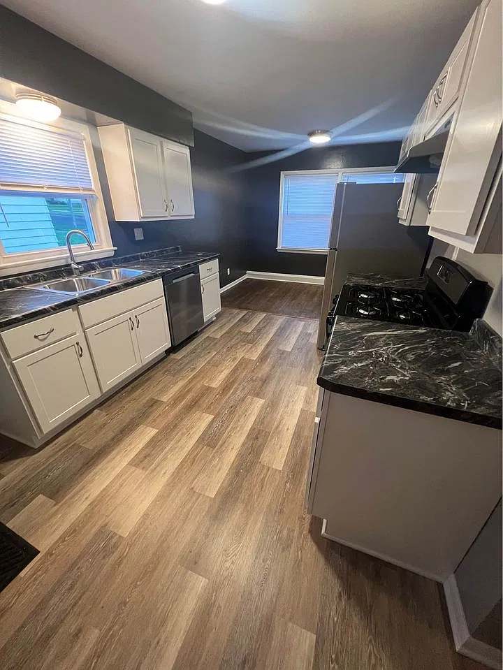 3 bed, 1600 sqft, $2,500 — Photo 2