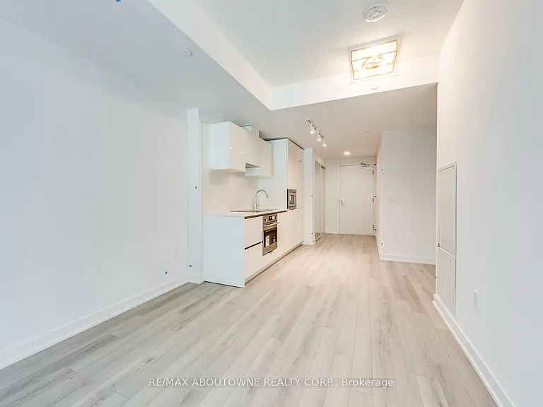 230 Simcoe St #1327 — Photo 13