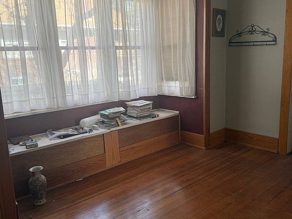 2nd image of 540 W 4th St
