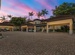 965 Sandpiper ST #J107, NAPLES, FL 34102