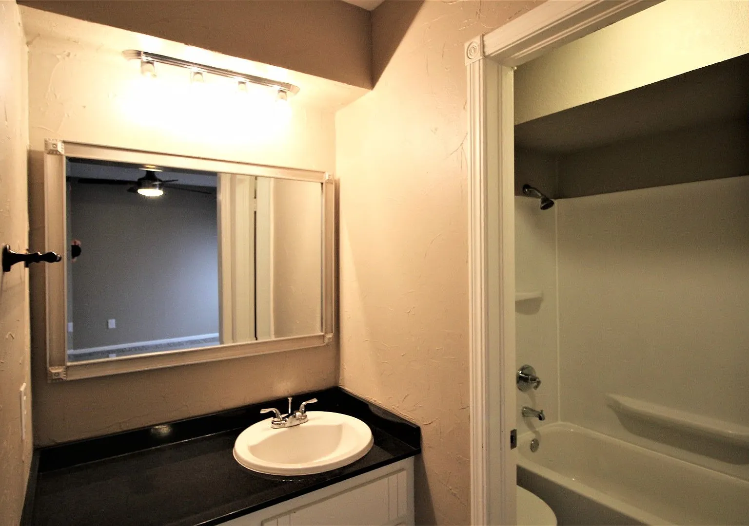 Great 3 bed, 2 bath, 2 Car home in Edmond — Photo 1