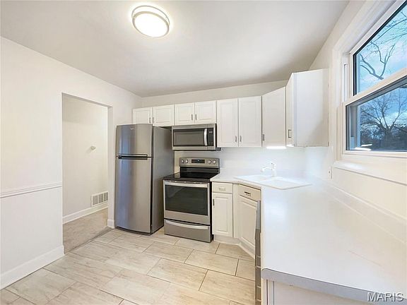 2nd image of 614 Barton Ln