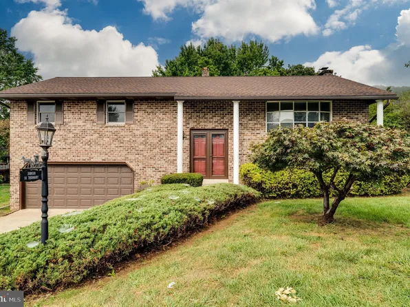 18 Thornbury Rd, Reading, PA 19606