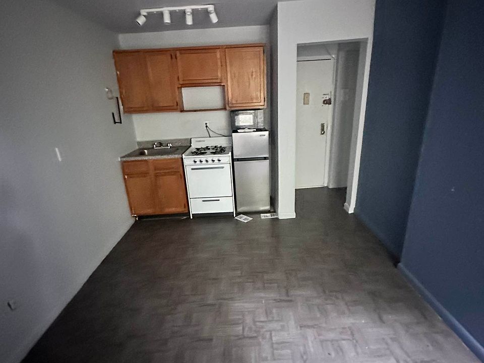 2nd image of 32 Joralemon St #71