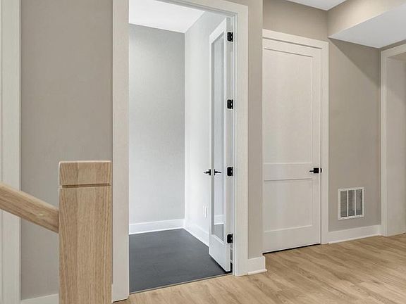 5th image of 7400 Churchill Rd