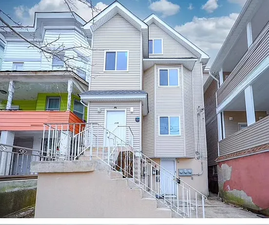 226 Benziger Ave — Photo 1