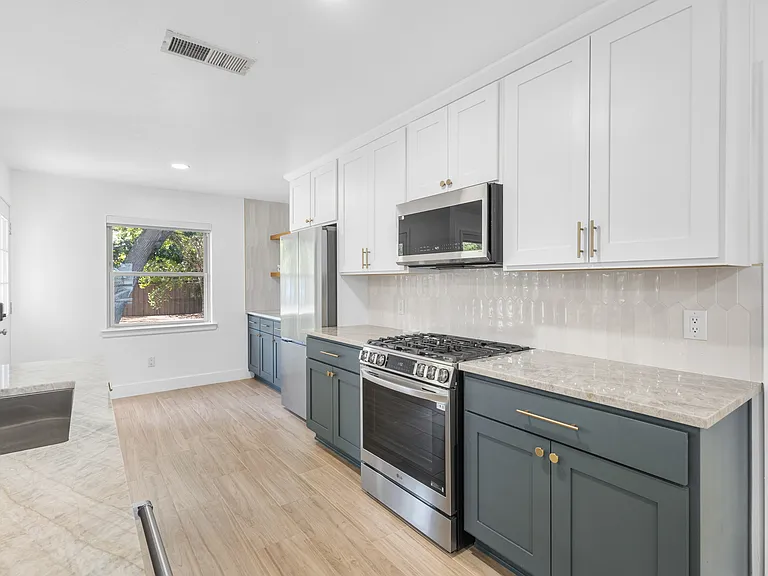 3908 Royal Ln — Photo 8