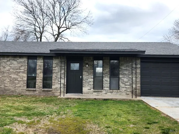 409 E Choctaw Ave, Nowata, OK 74048