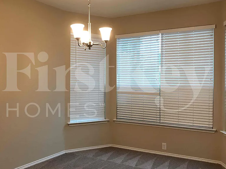 8604 Orleans Ln — Photo 3