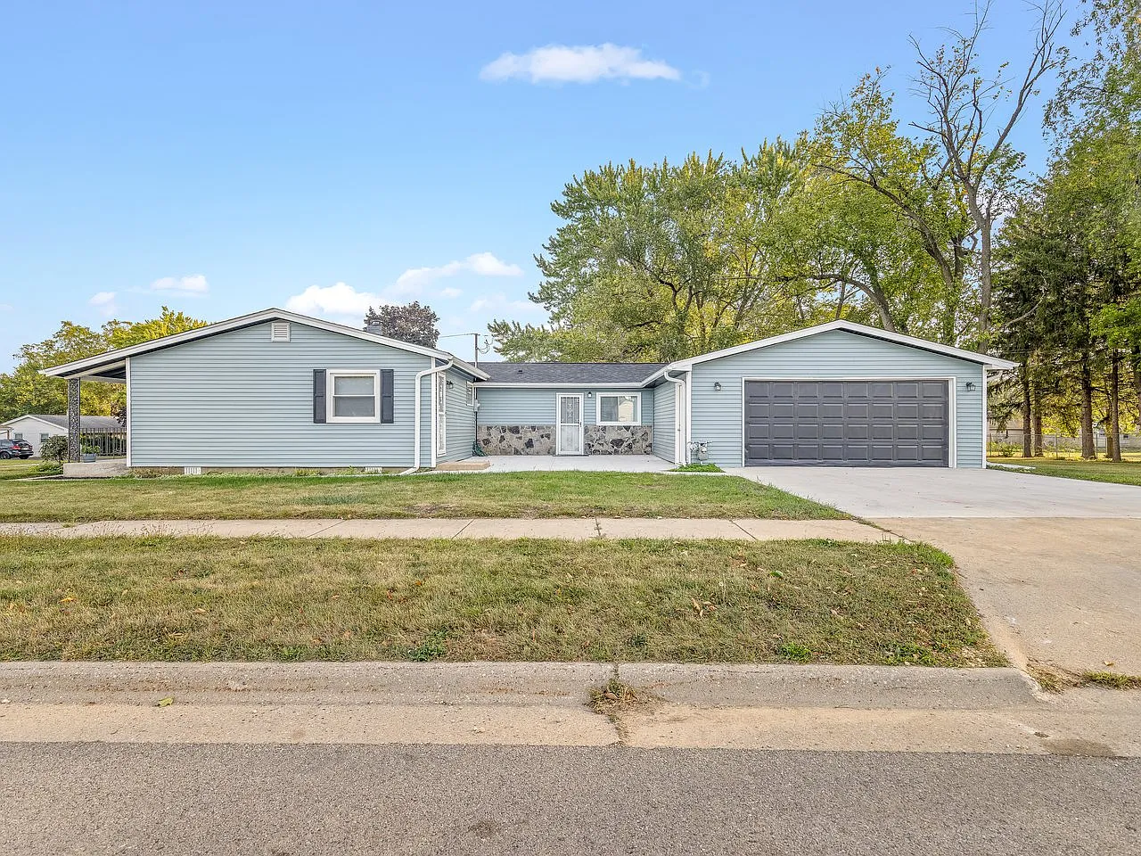 4 bed, 1662 sqft, $2,695 — Photo 1