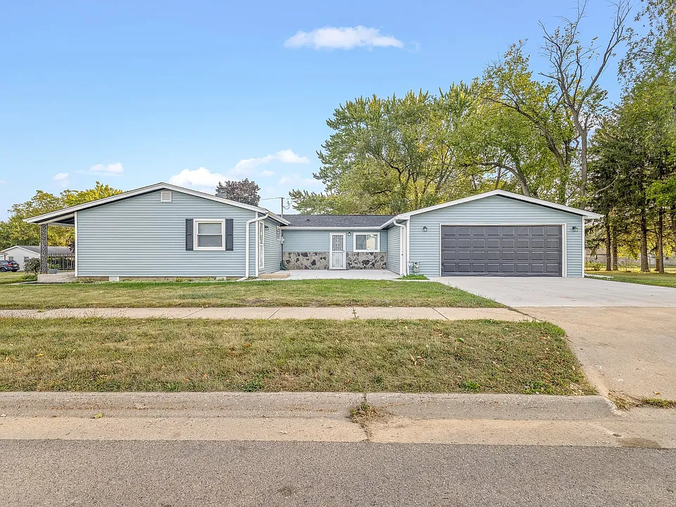 2205 Clover Ave