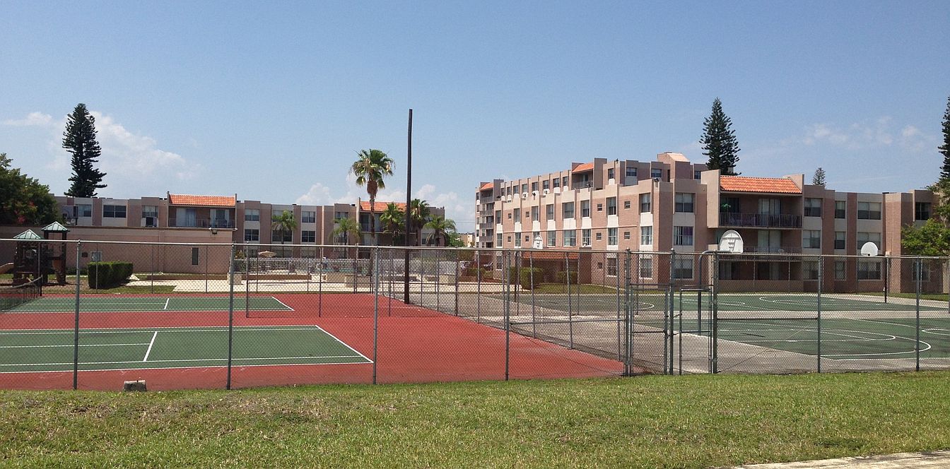 Center Court Apartments North Miami