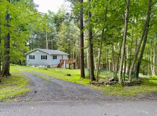 1117 Owl Ct, Bushkill, PA 18324