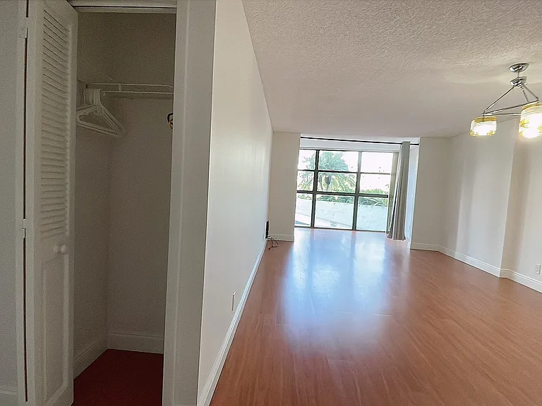 200 Leslie Dr #227 — Photo 2