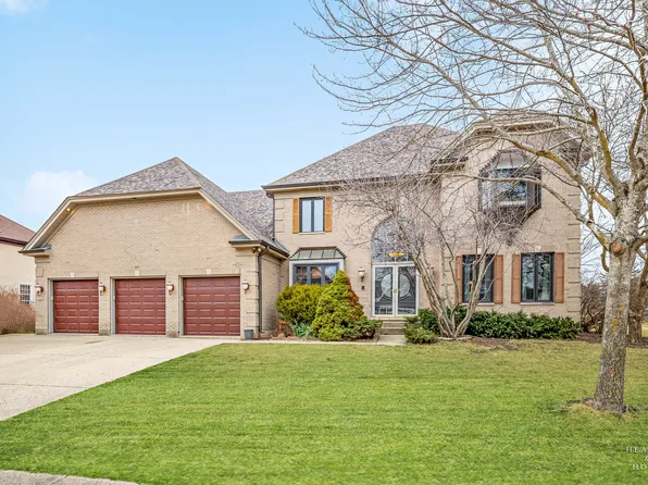 1011 Redwood Dr, Algonquin, IL 60102