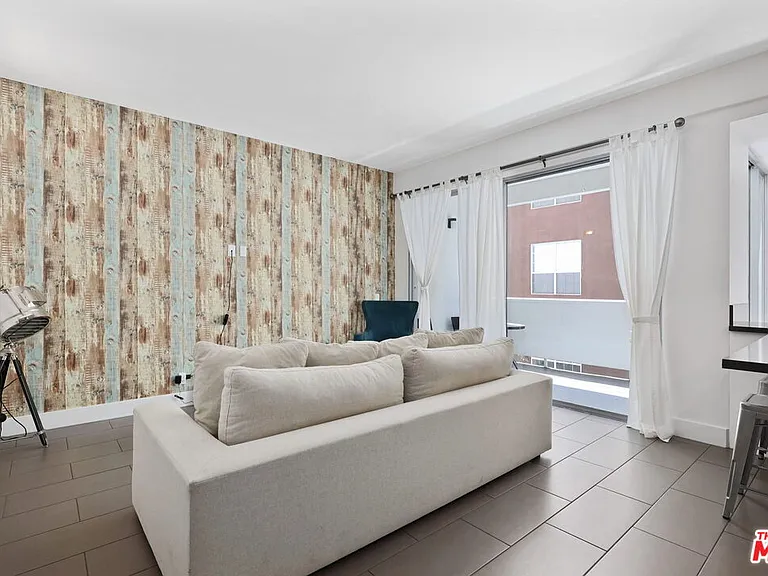 7250 Franklin Ave #414 — Photo 6