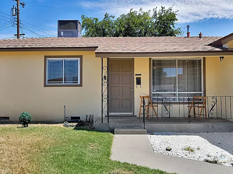 3 bed, 1050 sqft, $2,000 — Photo 1
