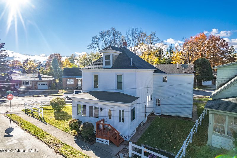 3rd image of 1 Craigie Avenue